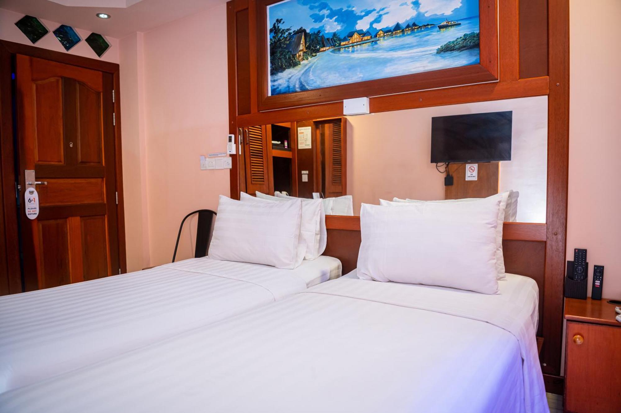 Zan Lodge Мале Екстериор снимка
